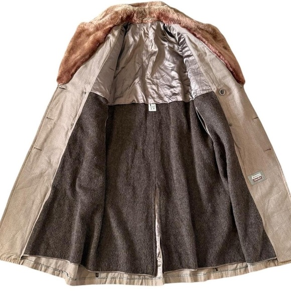 Penney's Town-Clad vintage Tan Trench Coat with Faux Fur Collar, and belt - Picture 5 of 10